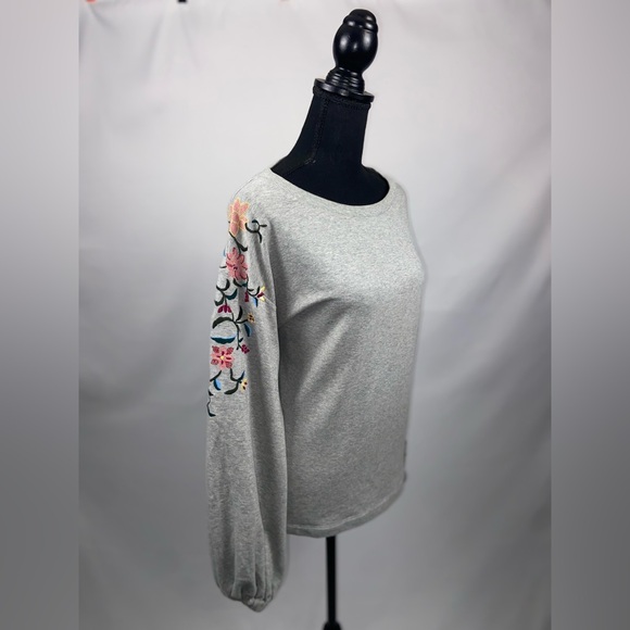 Sweatshirt Puffy Sleeves Small a.n.a Gray embroidered sleeves - Picture 4 of 14